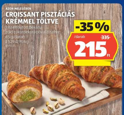 Croissant pisztáciás krémmel töltve